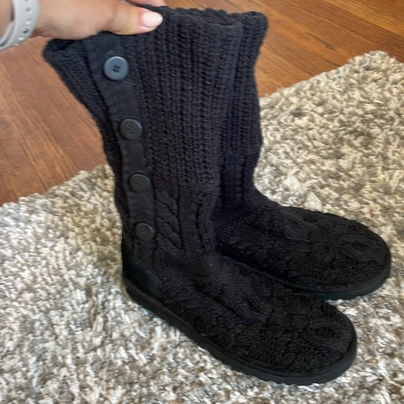 UGG Australia Women’s Leland Cable Knit with Buttons Boots size 7 - Picture 4 of 13